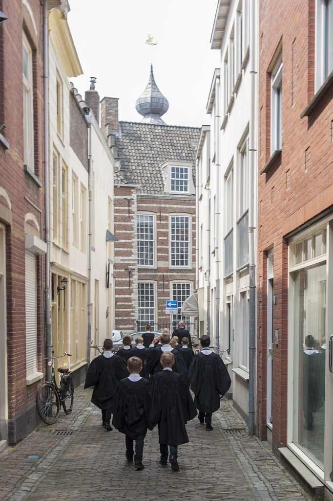 Gorcum Boys Choir op weg naar het concert Gorcum Boys Choir op weg naar het concert